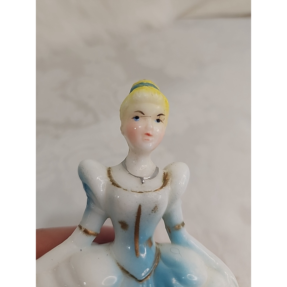 Vintage DISNEY 1960 Japan CINDERELLA Cake Topper,plastic Figurine 5.5" Tall - Picture 5 of 12